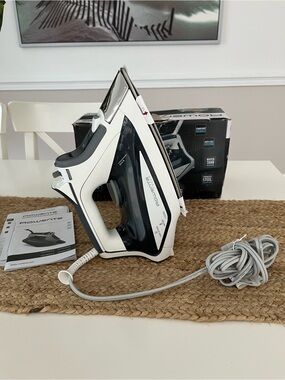 NIOB - Rowenta DW52 Focus Steam Iron in White and Grey